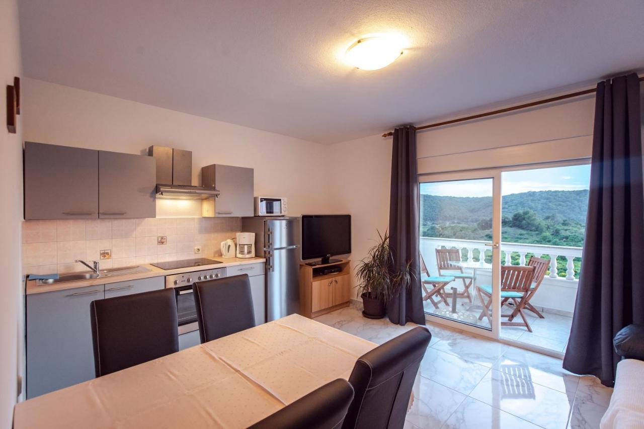 Apartments Bajcic Kampor Eksteriør bilde